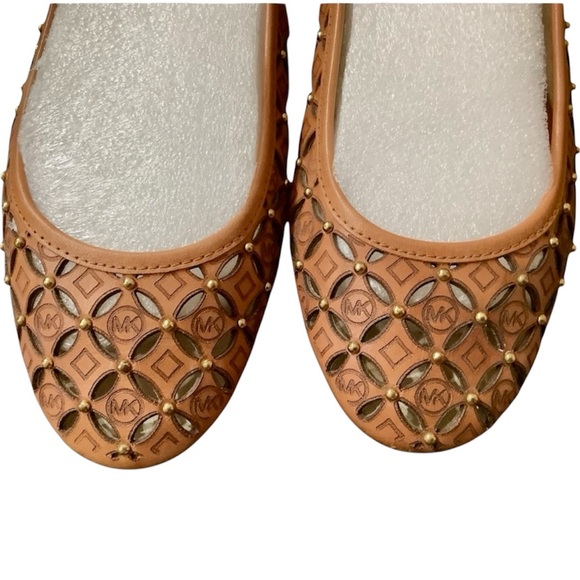 MICHAEL Michael Kors Gabriella flats with initials and gold bead trim. Sz 6 - Picture 2 of 7